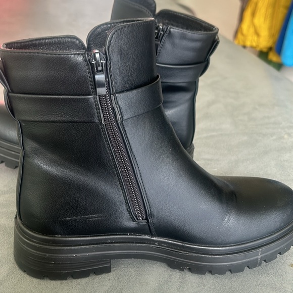 Black leather combat boots - Picture 6 of 6